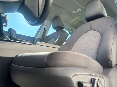 Used 2020 Toyota Camry LE image 10