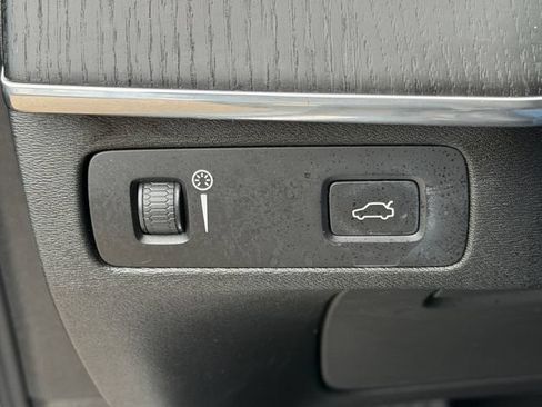 Used 2020 Volvo XC90 T5 Momentum w/ Protection Package Premier FWD image 27