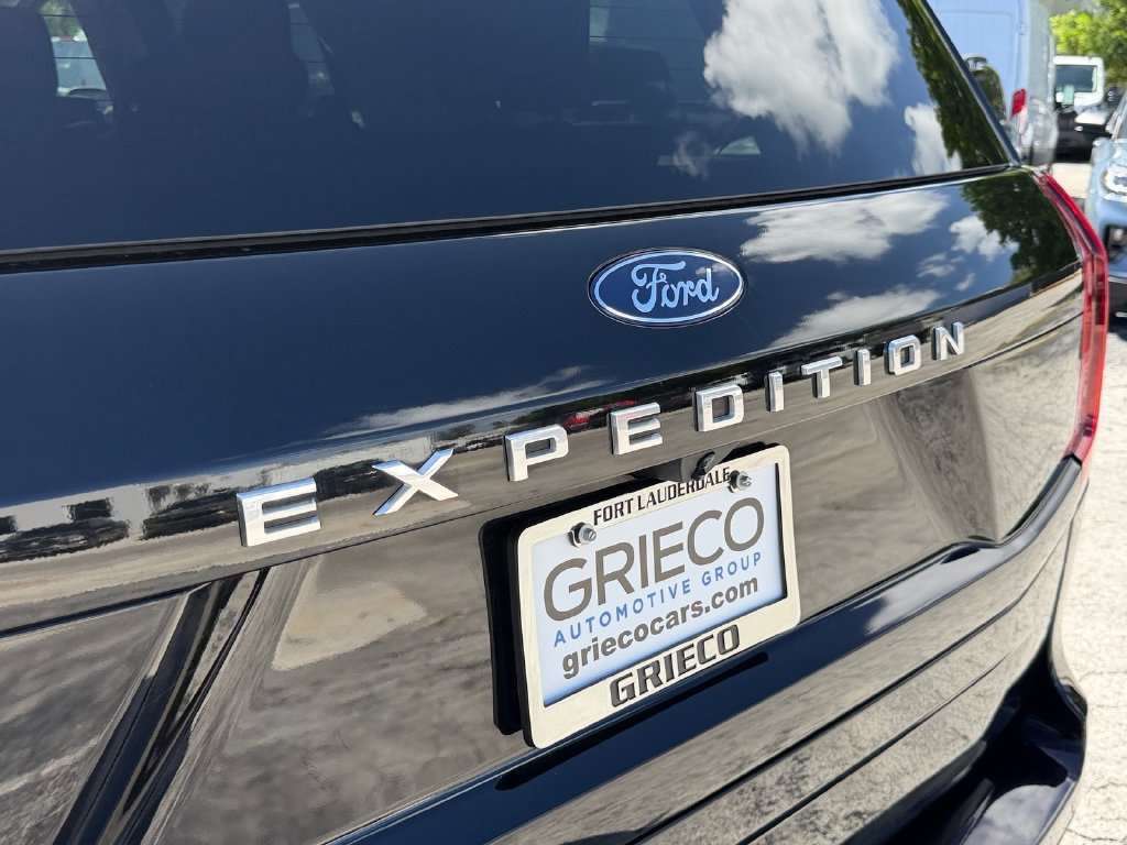 Used 2025 Ford Expedition Active RWD image 16