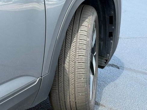 Used 2025 Volkswagen Atlas Cross Sport SE w/ Panoramic Sunroof Package image 11