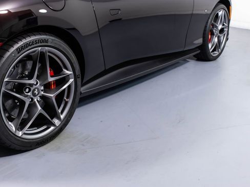 Certified 2025 Ferrari Roma Spider RWD image 19