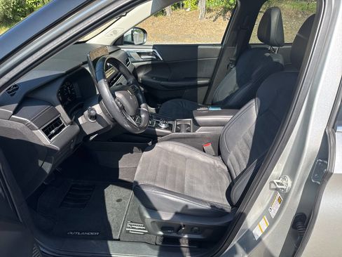 Used 2022 Mitsubishi Outlander SE image 9