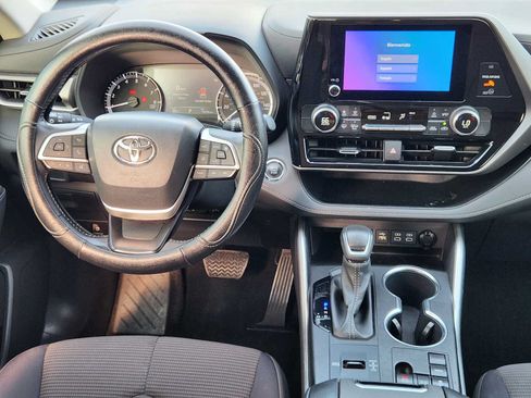 Used 2023 Toyota Highlander LE FWD image 25