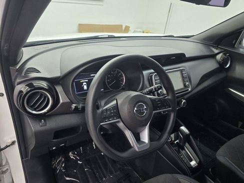 Used 2019 Nissan Kicks SV FWD image 10