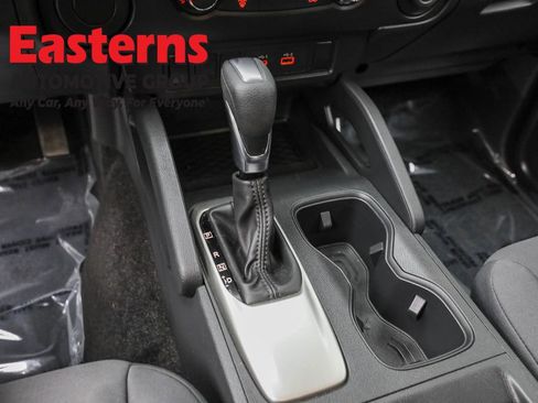 Used 2022 Nissan Frontier S RWD image 13
