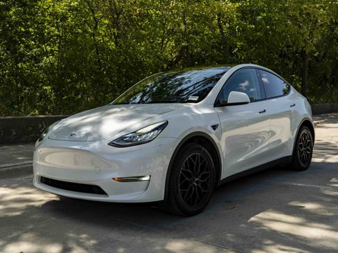 Used 2023 Tesla Model Y Long Range AWD/4WD image 5