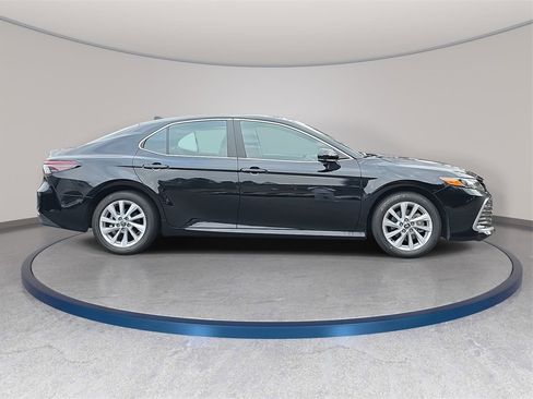 Used 2024 Toyota Camry LE image 5