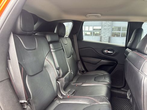 Used 2014 Jeep Cherokee Trailhawk w/ Leather Interior Group AWD/4WD image 22