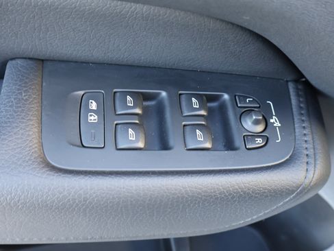 Used 2021 Volvo XC60 T5 Momentum w/ Protection Package Premier image 16