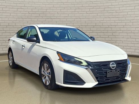 Certified 2025 Nissan Altima 2.5 S FWD image 3