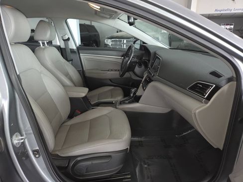 Used 2017 Hyundai Elantra Limited FWD image 25