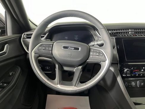 Used 2023 Jeep Grand Cherokee Altitude AWD/4WD image 19