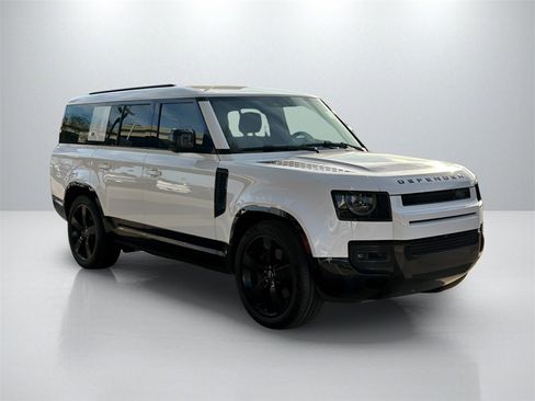 Used 2024 Land Rover Defender 130 X-Dynamic SE image 3