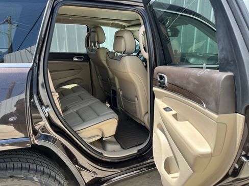 Used 2017 Jeep Grand Cherokee Overland RWD image 14