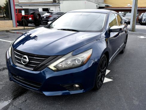 Used 2016 Nissan Altima 3.5 SR image 2