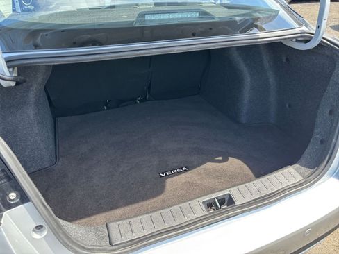 Used 2025 Nissan Versa SV FWD image 29