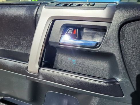 Used 2016 Toyota 4Runner SR5 image 16