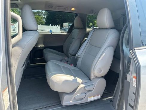 Used 2015 Toyota Sienna XLE w/ XLE Navigation Package FWD image 11