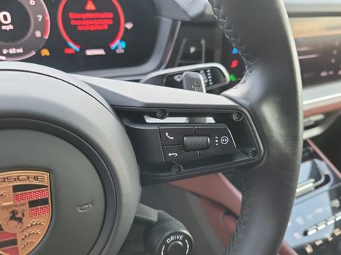 Certified 2025 Porsche Cayenne S AWD/4WD image 31
