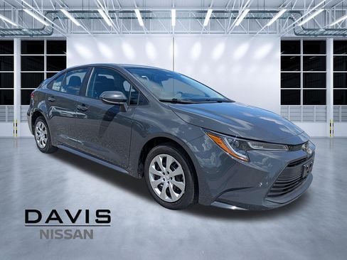 Used 2025 Toyota Corolla LE FWD image 1