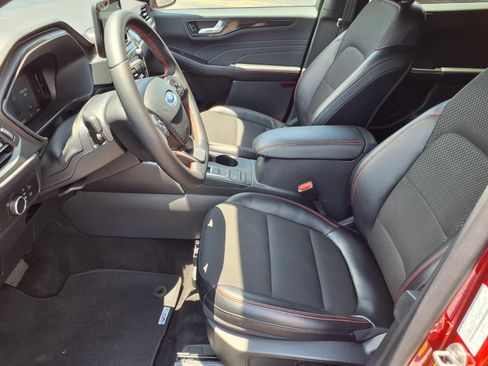 Certified 2025 Ford Escape ST-Line AWD/4WD image 15