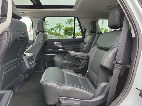 Certified 2025 Ford Expedition Platinum AWD/4WD image 15
