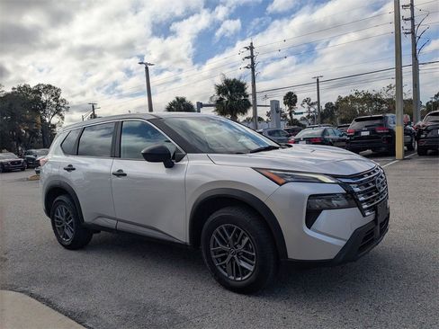 Used 2024 Nissan Rogue S image 8