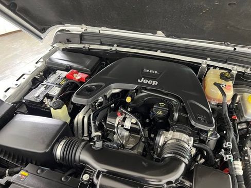 Used 2021 Jeep Wrangler Unlimited Sahara image 22