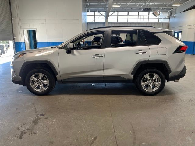 Used 2025 Toyota RAV4 XLE AWD/4WD image 6
