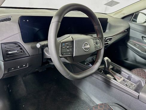 New 2026 Nissan Sentra SR w/ SR Premium Package FWD image 9