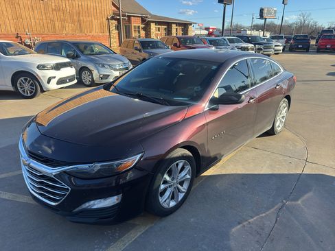 Used 2020 Chevrolet Malibu LT image 2