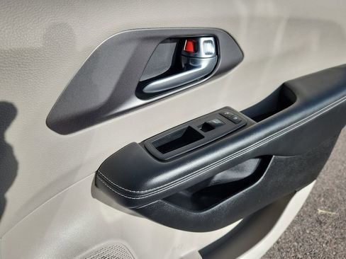 Certified 2024 Chrysler Pacifica Touring-L image 13