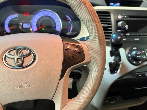 Used 2013 Toyota Sienna SE FWD image 17