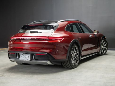 Used 2022 Porsche Taycan 4 Cross Turismo AWD/4WD image 7