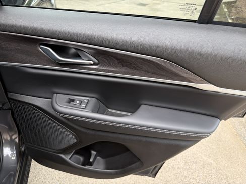 Used 2025 Jeep Grand Cherokee Limited w/ Trailer Tow Package AWD/4WD image 16