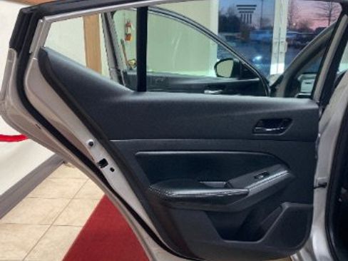 Used 2025 Nissan Altima 2.5 SV image 14