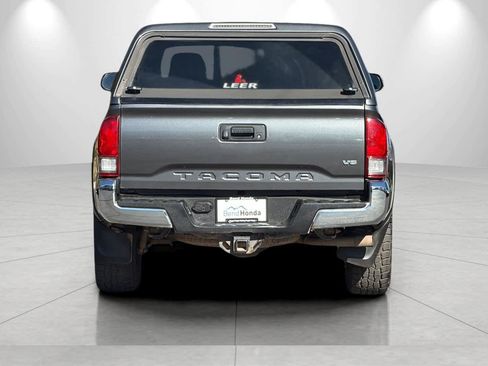 Used 2017 Toyota Tacoma TRD Off-Road w/ Tow Package (A/T) AWD/4WD image 7
