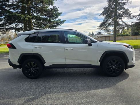 Used 2019 Toyota RAV4 LE image 7