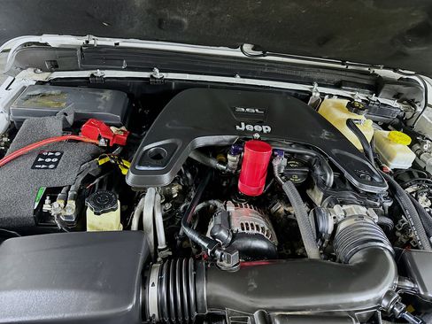 Used 2019 Jeep Wrangler Unlimited Rubicon AWD/4WD image 32
