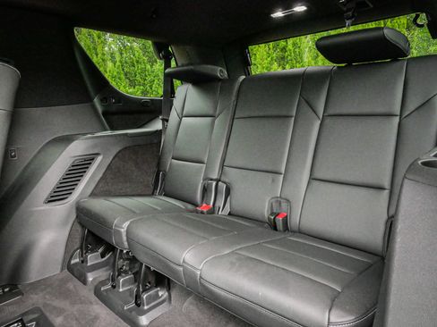 Used 2024 Cadillac Escalade Luxury AWD/4WD image 31