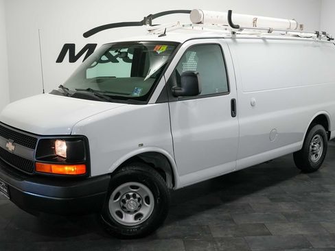 Used 2015 Chevrolet Express 2500 RWD image 2