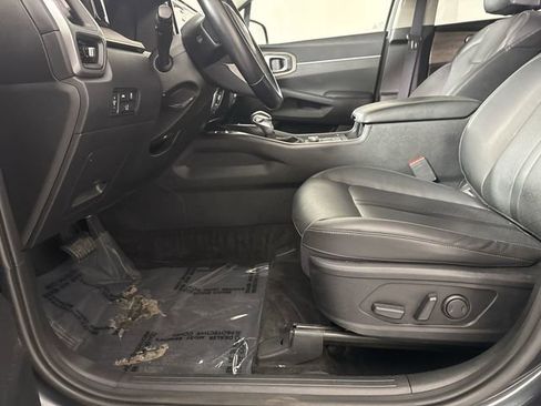 Used 2021 Kia Sorento EX image 19