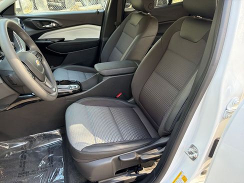 Used 2025 Chevrolet Trax LT image 21
