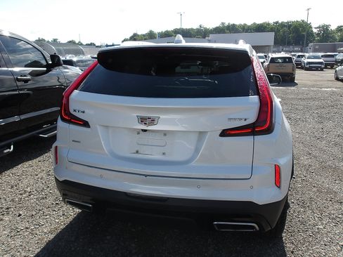 Used 2024 Buick Encore GX Preferred w/ Comfort Package AWD/4WD image 2