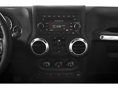 Used 2015 Jeep Wrangler Unlimited Sahara AWD/4WD image 7