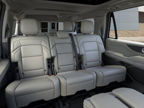 New 2026 Lincoln Navigator L Reserve w/ Jet Appearance Package AWD/4WD image 11