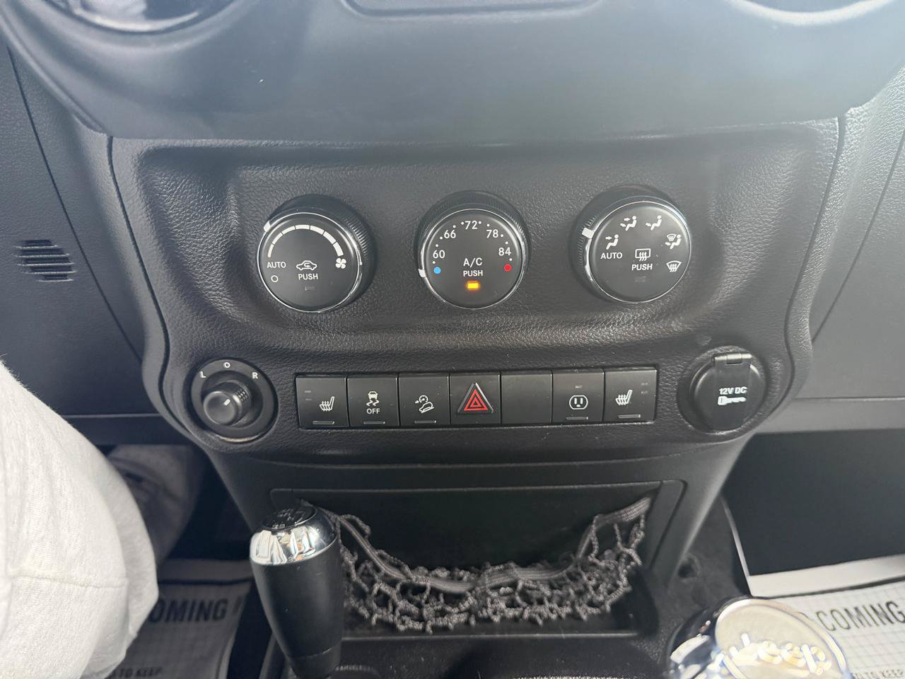 Used 2015 Jeep Wrangler Unlimited Sahara AWD/4WD image 19