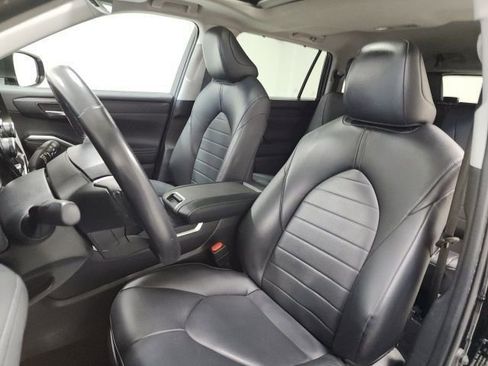 Used 2023 Toyota Highlander XLE FWD image 20