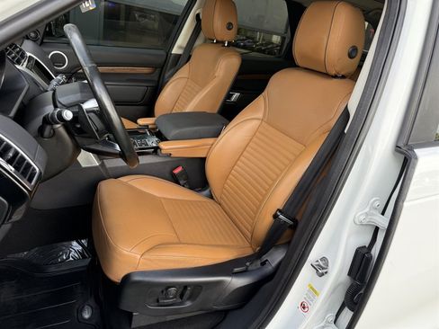 Used 2017 Land Rover Discovery HSE AWD/4WD image 10