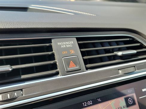 Used 2018 Volkswagen Tiguan SEL image 19